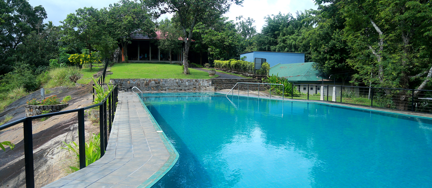 Holiday Bungalow in Kandy - Swimming Pool